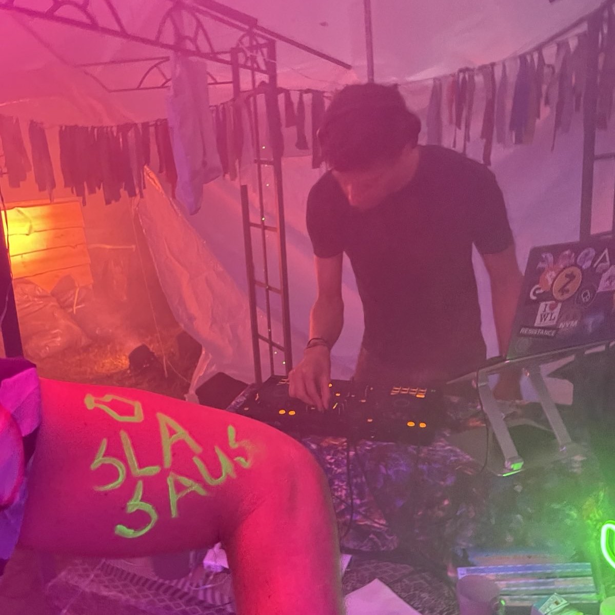 cover art - SlaSauS playing