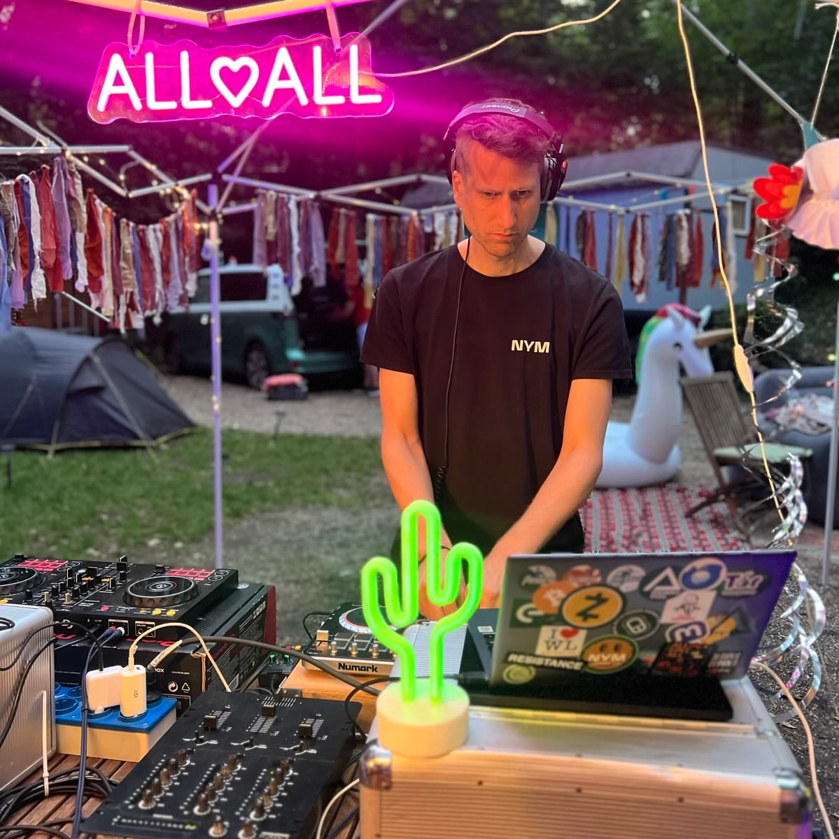 cover art - SlaSauS playing